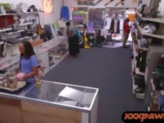 Аматьори мадама в очила desperately потребности пари получава ударих