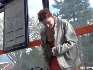 Impressive γριά isabels δημόσιο εαυτός κατάχρηση και αναβοσβήνει αγγλικά beginner μέλι εκθέτοντας ροδάκινο να ηδονοβλεψίες