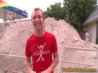 Splendid hetro hunks get outed in jemagat öňünde