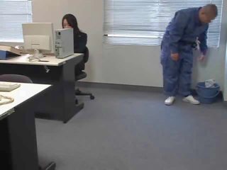 Tidak sadar dan bekas di kantor klip