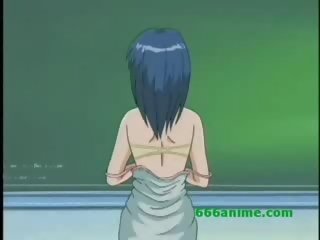 Hentai deity shkon kthyer në kur pozim lakuriq për një drawing klasë