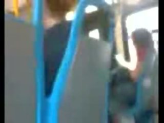 Це stripling є божевільна для ривок від в в автобус