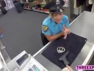 Flørten politiet kvinne videoer henne perfekt kroppen