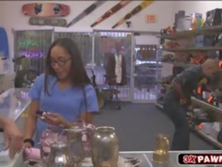 ラティナ damsel ととも​​に 眼鏡 取得 彼女の 覆われました で 精液