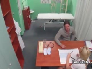 뜨거운 금발의 간호사 빌어 먹을 환자 에 사무실