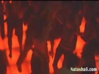 Slēpts kamera loms femme fatale uz disco