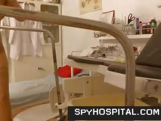 Чудовий ноги високий каблуки підліток went для gynecologist прихований камера відео