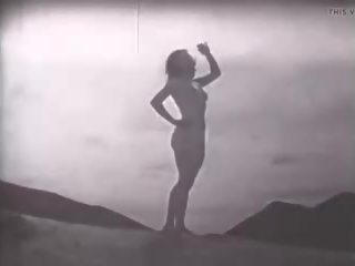 Desert nymfy: volný striptýz x jmenovitý klip mov 17