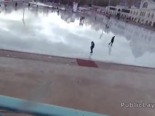 שיערי כוס רוסי אֵלָה זיונים ב ה מכונית ב ציבורי