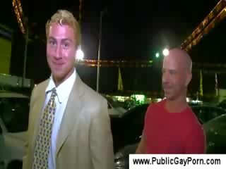 Maşyn sales fellow gives a jemagat öňünde blow job